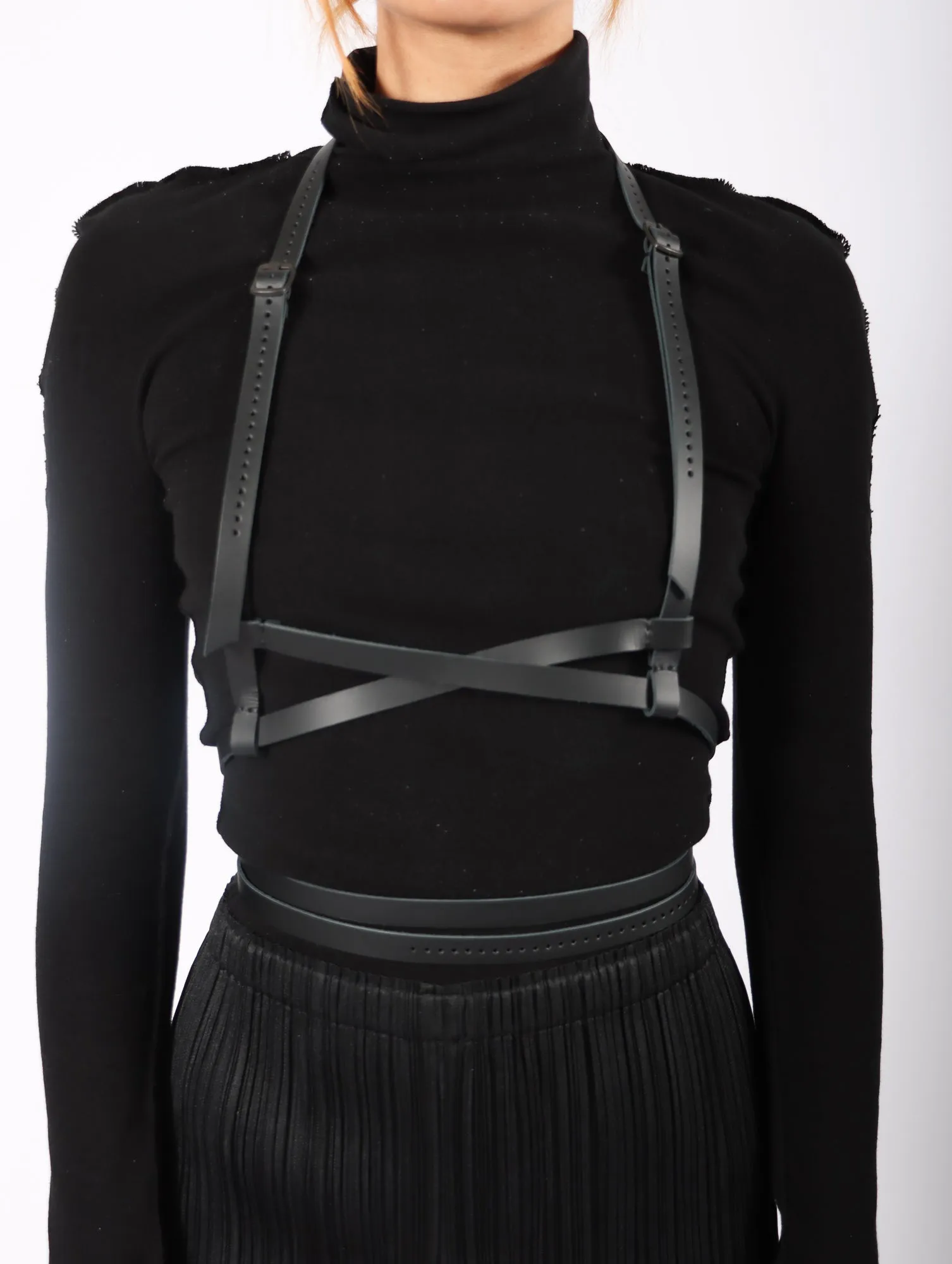 Hiastee MNML Harness in Black by Aumorfia